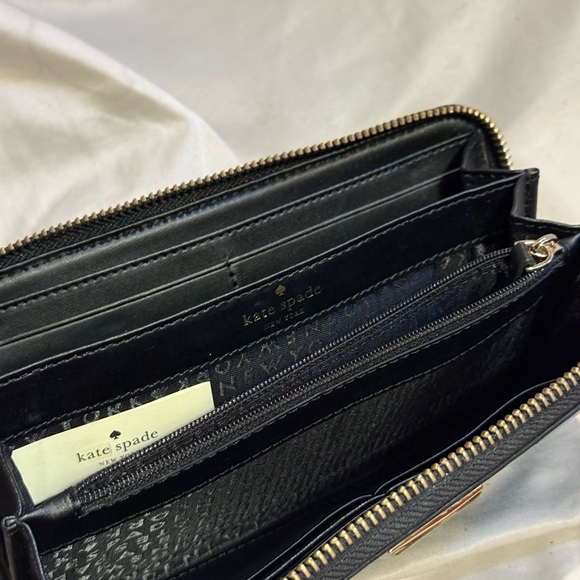 Black Textured Zip Wallet - Picture 2 of 4